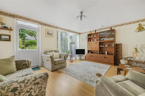 18 Lakes Road, Keston, BR2 6BN