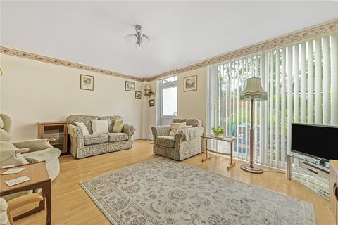 18 Lakes Road, Keston, BR2 6BN