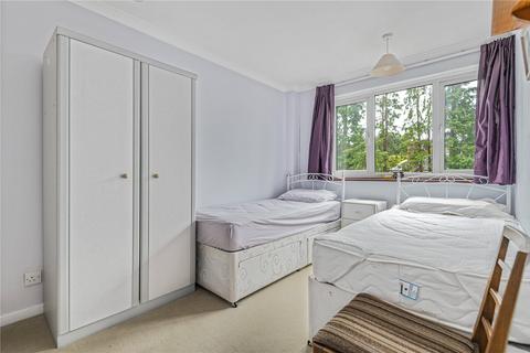 18 Lakes Road, Keston, BR2 6BN