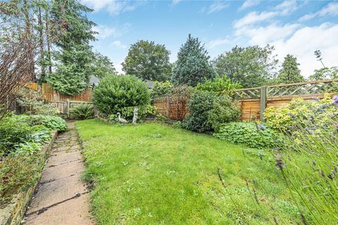 18 Lakes Road, Keston, BR2 6BN