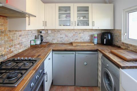 1 bedroom maisonette for sale, Halbutt Gardens, Dagenham