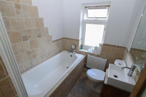 1 bedroom maisonette for sale, Halbutt Gardens, Dagenham