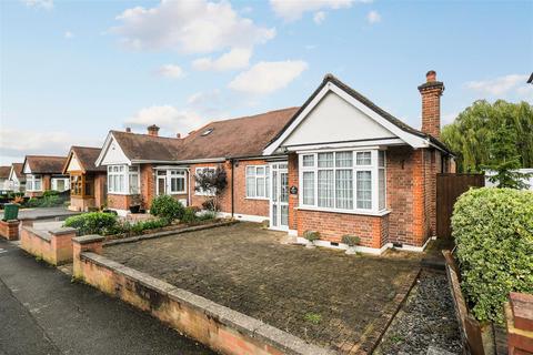 96 College Gardens, London, E4 7LN