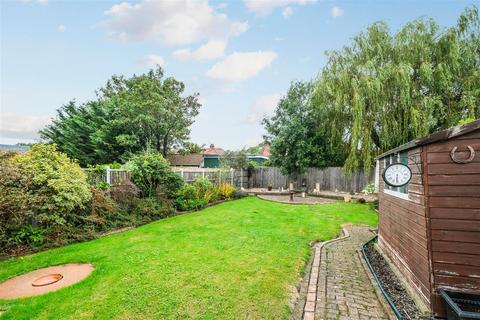 96 College Gardens, London, E4 7LN