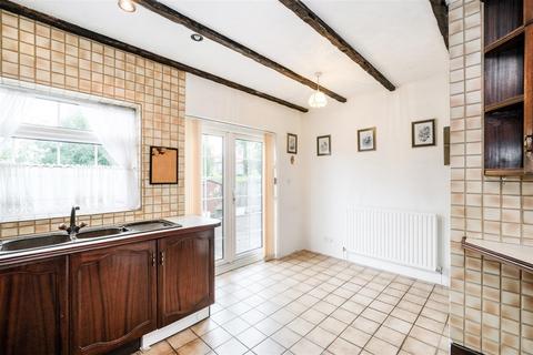 96 College Gardens, London, E4 7LN
