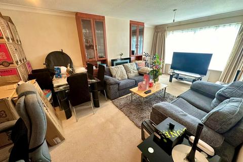 2 bedroom flat to rent, Freshfield Drive, London