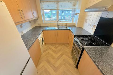 2 bedroom flat to rent, Freshfield Drive, London