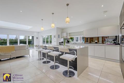 5 bedroom detached house for sale, Stunning Detached Residence: Roydon