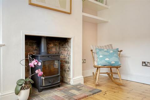 16 Perth Road, London, E10 7PB