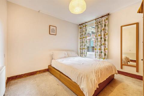 16 Perth Road, London, E10 7PB