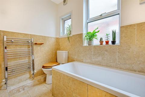16 Perth Road, London, E10 7PB