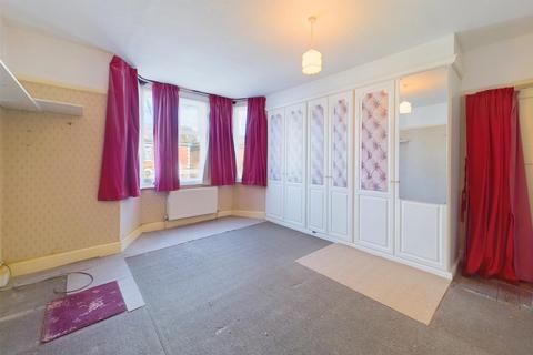 110 Stroud Road, Gloucester, GL1 5JN
