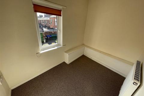 2 bedroom terraced house to rent, Britannia Street, Leek