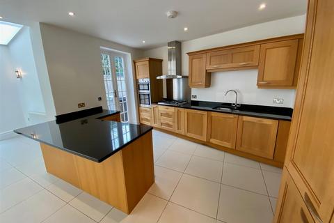 4 bedroom townhouse to rent, Quarrymans View, Timperley WA15