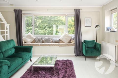 2 bedroom maisonette for sale, Oakways, London, SE9