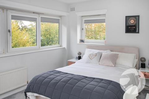 98 Oakways, Eltham, London, SE9 2NZ