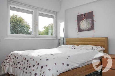 98 Oakways, Eltham, London, SE9 2NZ