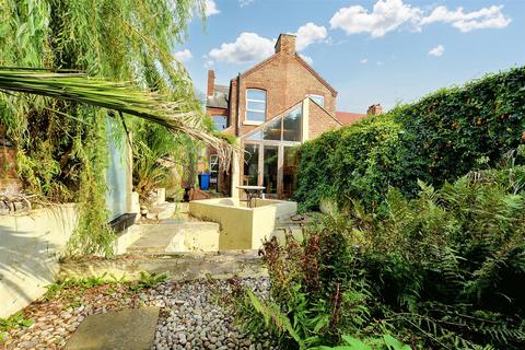 5 bedroom semi-detached house for sale, Breedon Street, Long Eaton