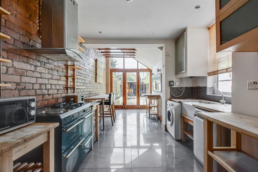Kitchen 2.jpeg