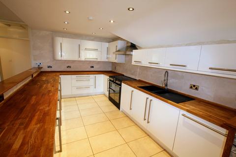 2 bedroom flat to rent, McKennas View, Prescot L34