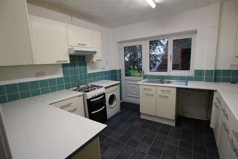 2 bedroom bungalow to rent, Ainsworth Avenue, Bolton BL6