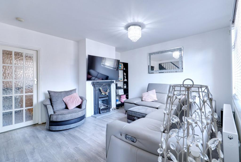 Broxburn Drive, South Ockendon RM15 2 bed terraced house for sale £