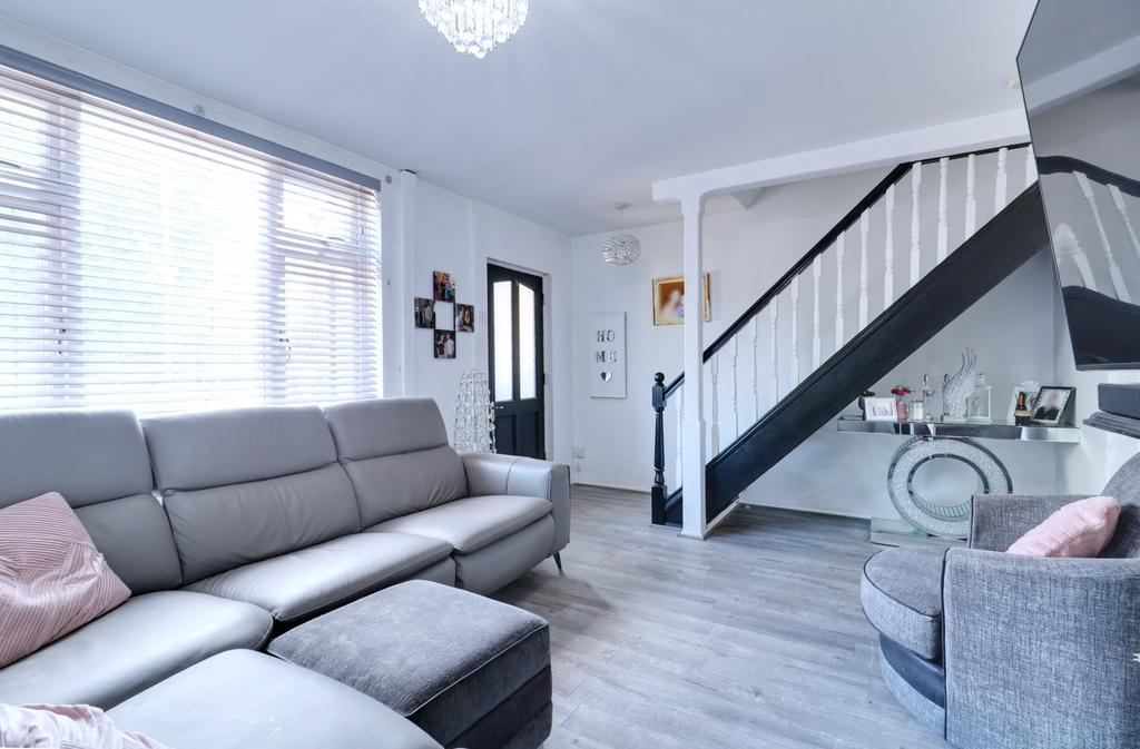 Broxburn Drive, South Ockendon RM15 2 bed terraced house for sale £