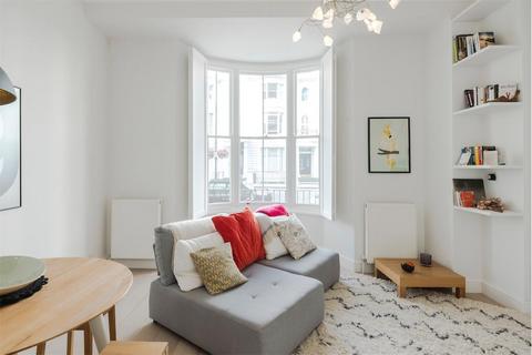 2 bedroom flat to rent, Gloucester Terrace, London, W2