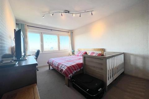 2 bedroom flat to rent, Wheatlands, TW5