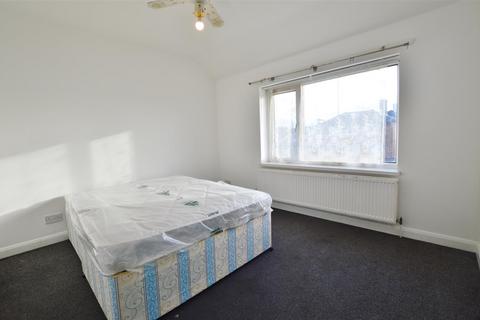 3 bedroom terraced house for sale, Long Readings Lane, Slough