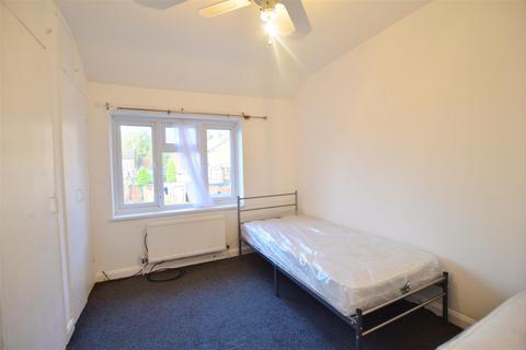 3 bedroom terraced house for sale, Long Readings Lane, Slough