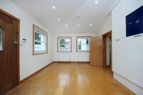 1 bedroom flat to rent, Rosemont Road, W3