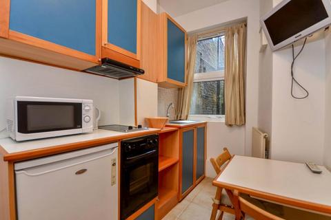Studio to rent, West Cromwell Road, Earls Court, London SW5