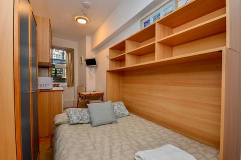 Studio to rent, West Cromwell Road, Earls Court, London SW5