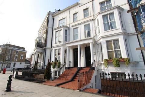 Studio to rent, West Cromwell Road, Earls Court, London SW5