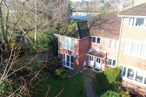 3 bedroom flat for sale, Gordon Road, Haywards Heath, RH16