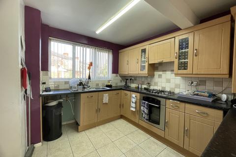 3 bedroom end of terrace house to rent, Terence Street, Manchester, M40