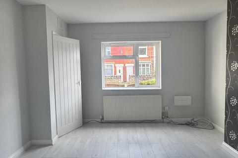 2 bedroom end of terrace house to rent, Reindeer Street, Mansfield NG18