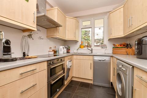 1 bedroom ground floor flat for sale, Denmark Gardens, Carshalton, Surrey