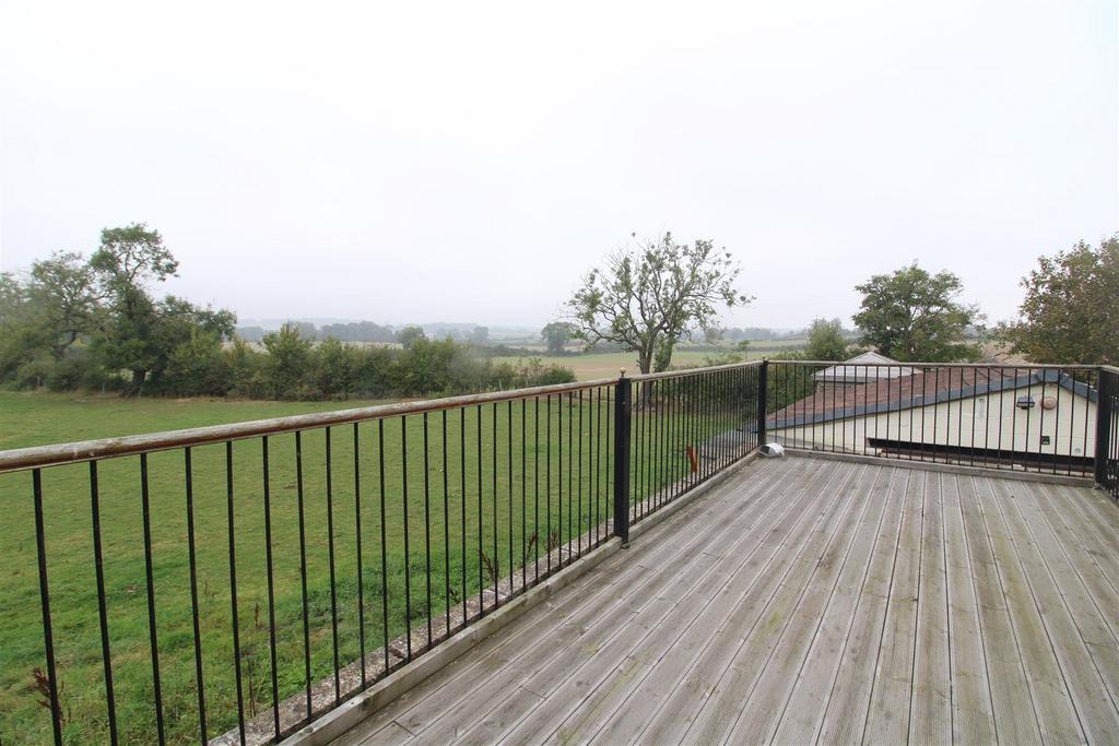 BALCONY &amp; VIEWS