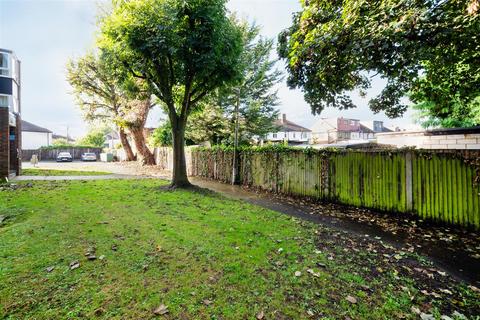 1 bedroom flat for sale, Sheldrick Close, Colliers Wood SW19