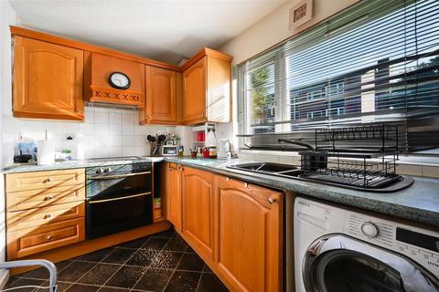 1 bedroom flat for sale, Sheldrick Close, Colliers Wood SW19