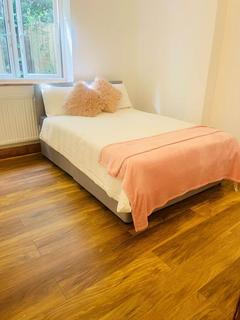 1 bedroom in a house share to rent, Rectory Road, Southall