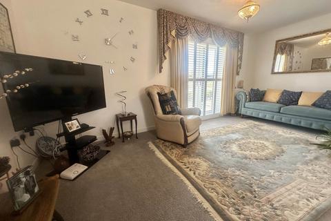 2 bedroom flat for sale, Titus Grove, Dunstable LU5