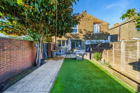 4 bedroom end of terrace house for sale, Vambery Road, London