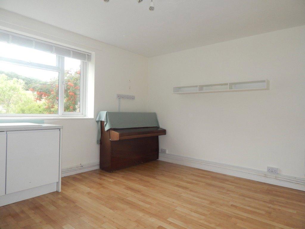 Lounge/Dining Area