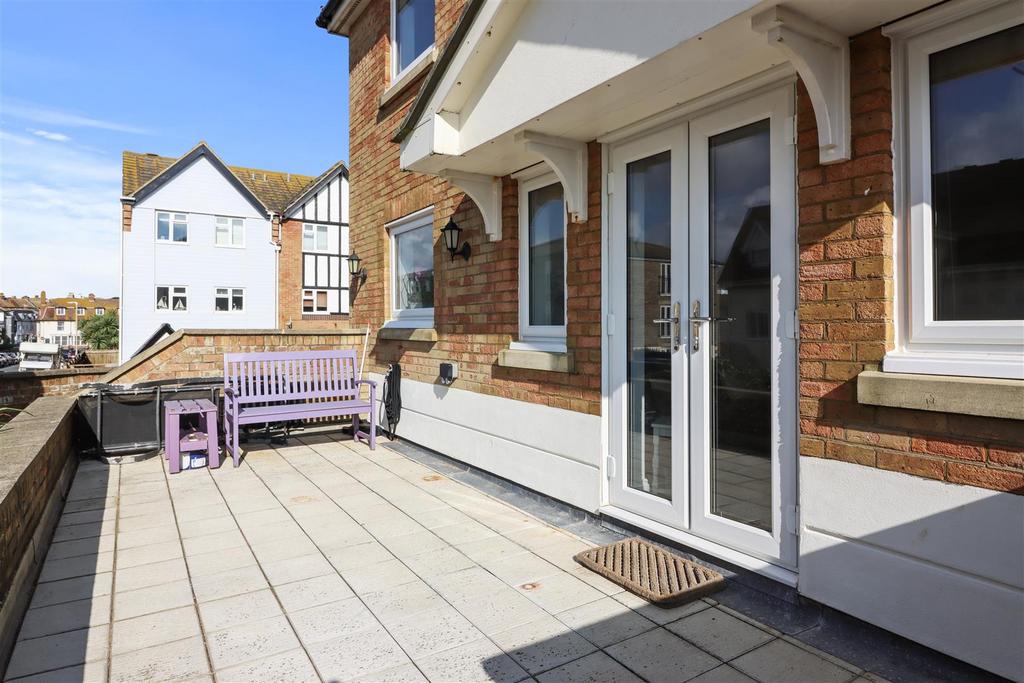 Esplanade Mews, Seaford 3 bed detached house for sale £575,000