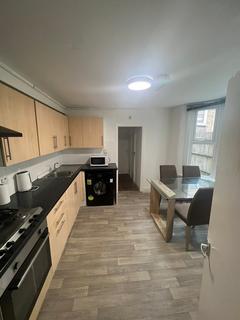 1 bedroom in a house share to rent, Morval Road, London SW2