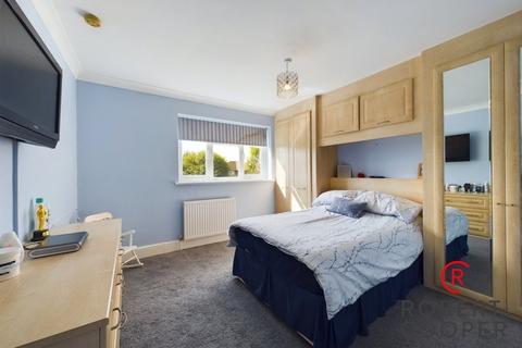 12 Castleton Road, Ruislip, HA4 9QG