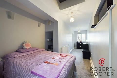 12 Castleton Road, Ruislip, HA4 9QG